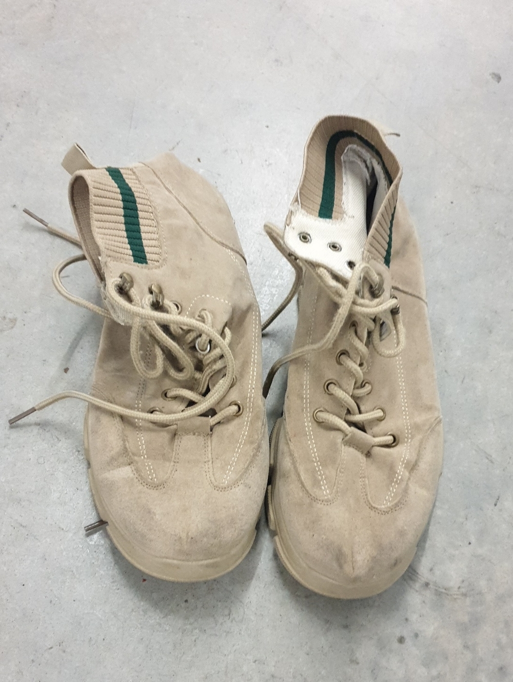 Men's Casual Beige Suede Lace-Up Shoes SZ. 9